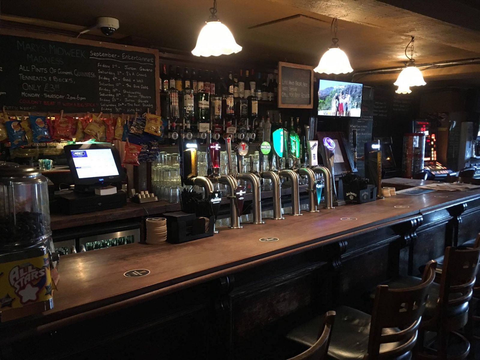 pretty-marys-private-bar-restaurant-hire-dog-friendly-bar-moira